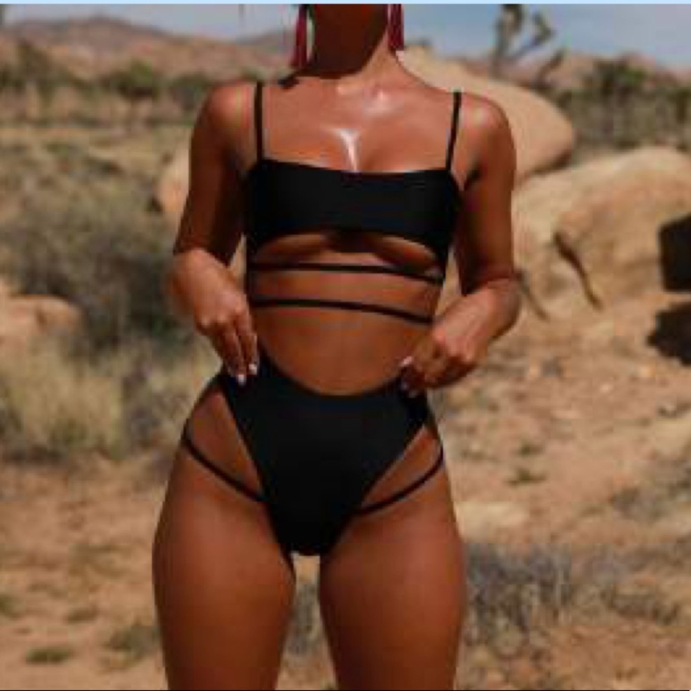 💥Sexy  cut out spaghetti Straps bikini